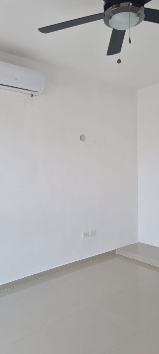 7 of 13: vista de recámara