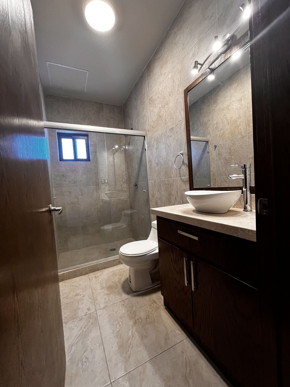 6 de 10: Baño completo 1