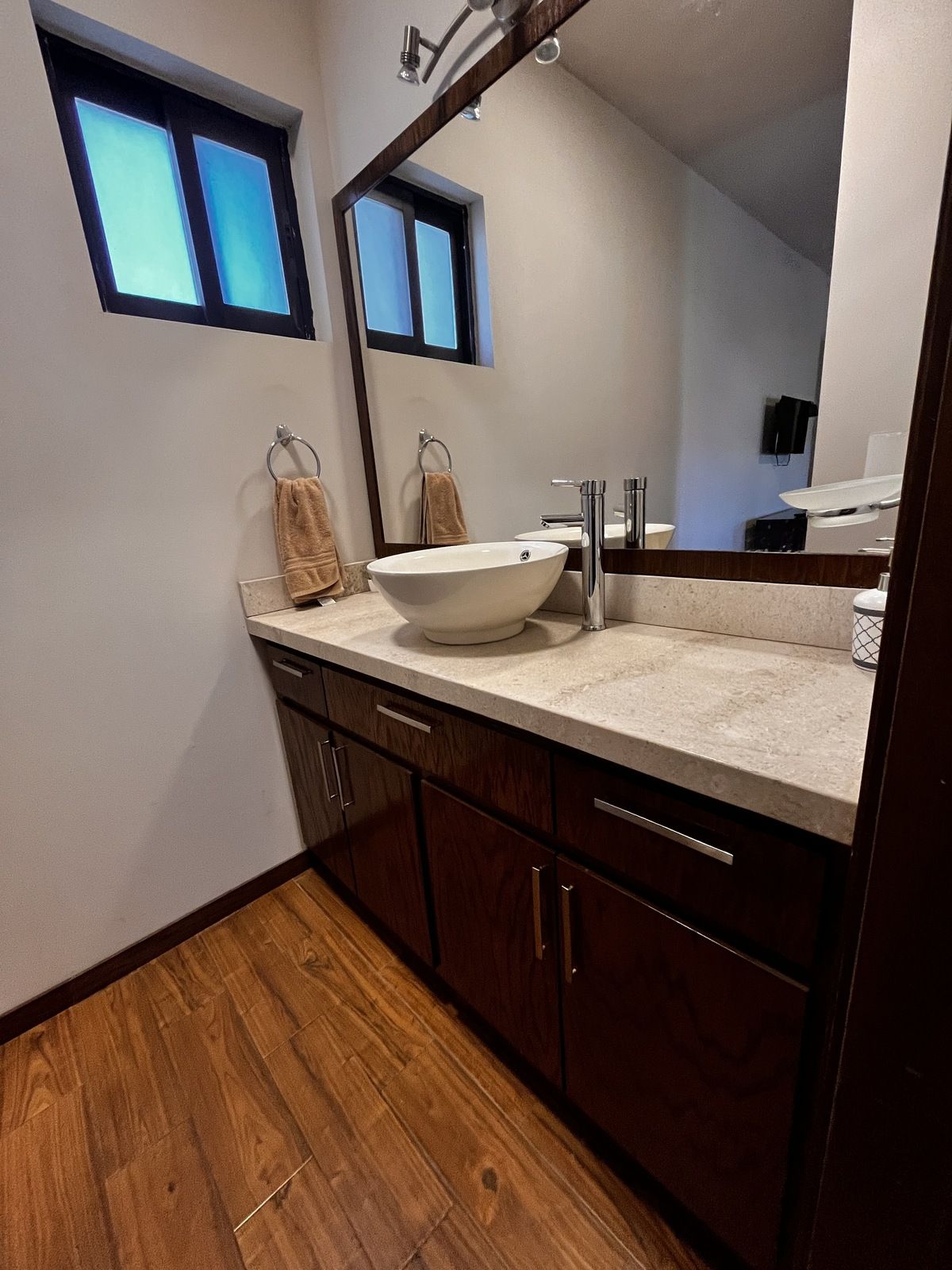 9 de 10: Baño completo recámara ppal.