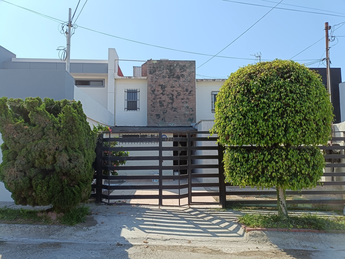 1 de 12: FRENTE DEL DEPARTAMENTO