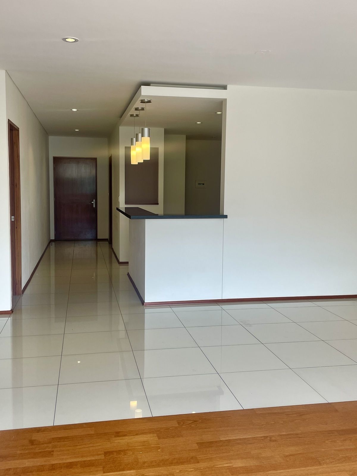 3 de 29: comedor y barra de cocina