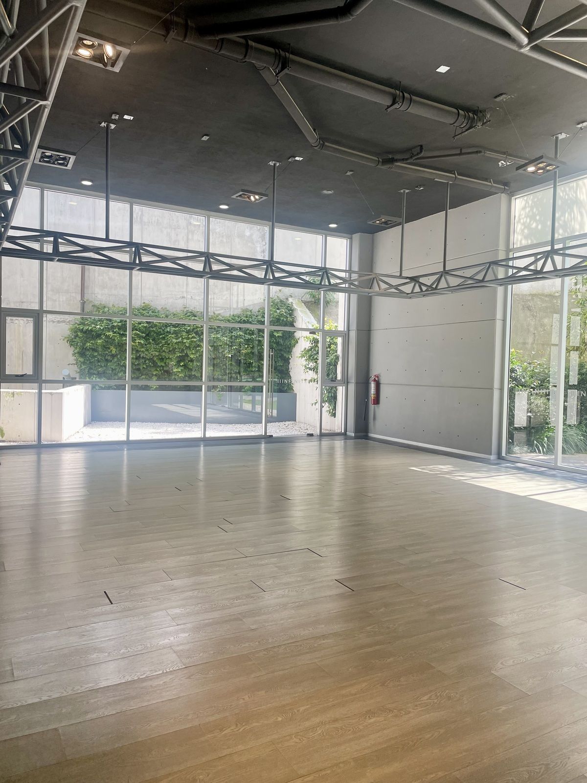 24 de 29: Salón de  y pilates