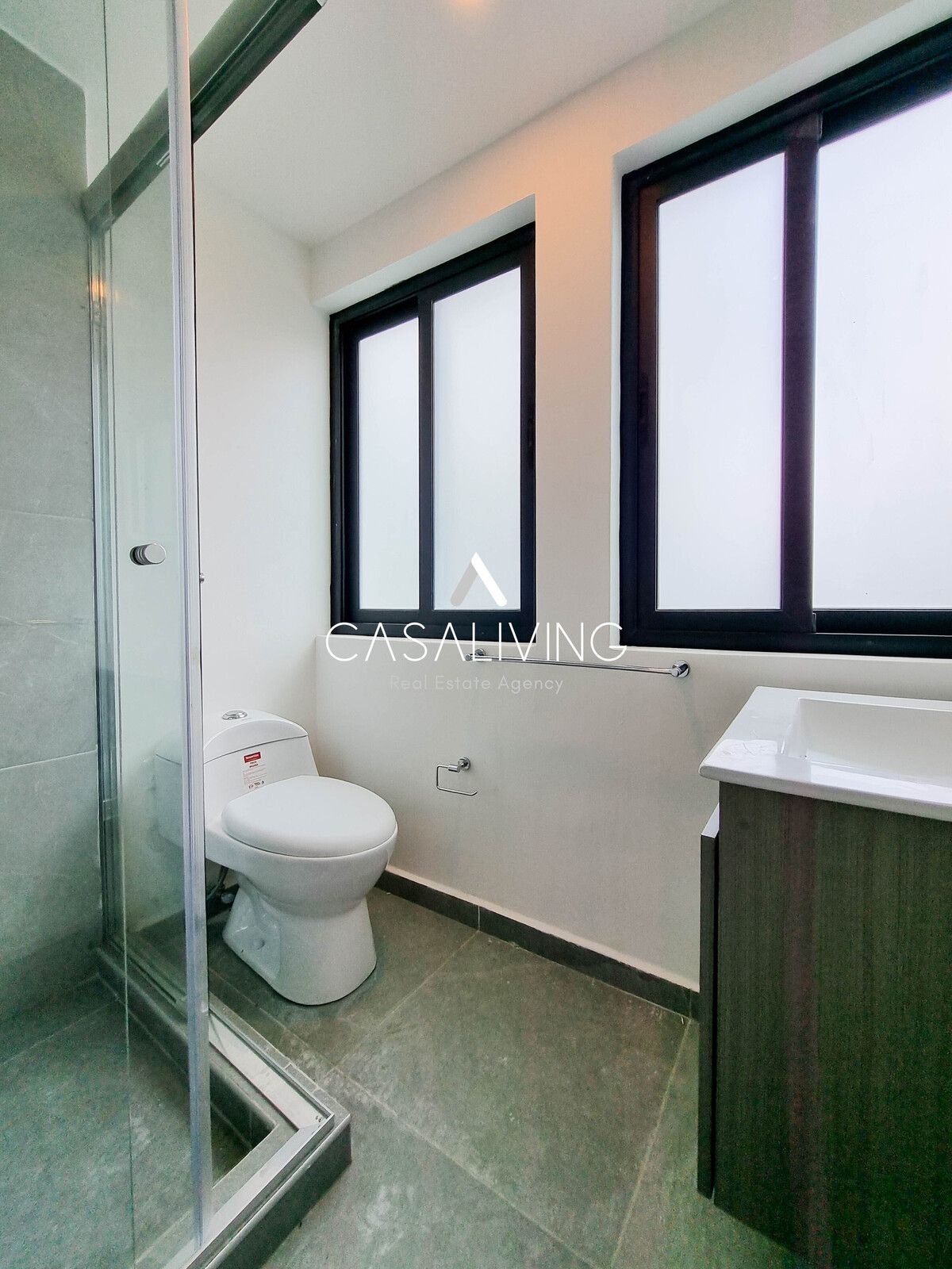 7 of 15: Baño de recámara secundaria