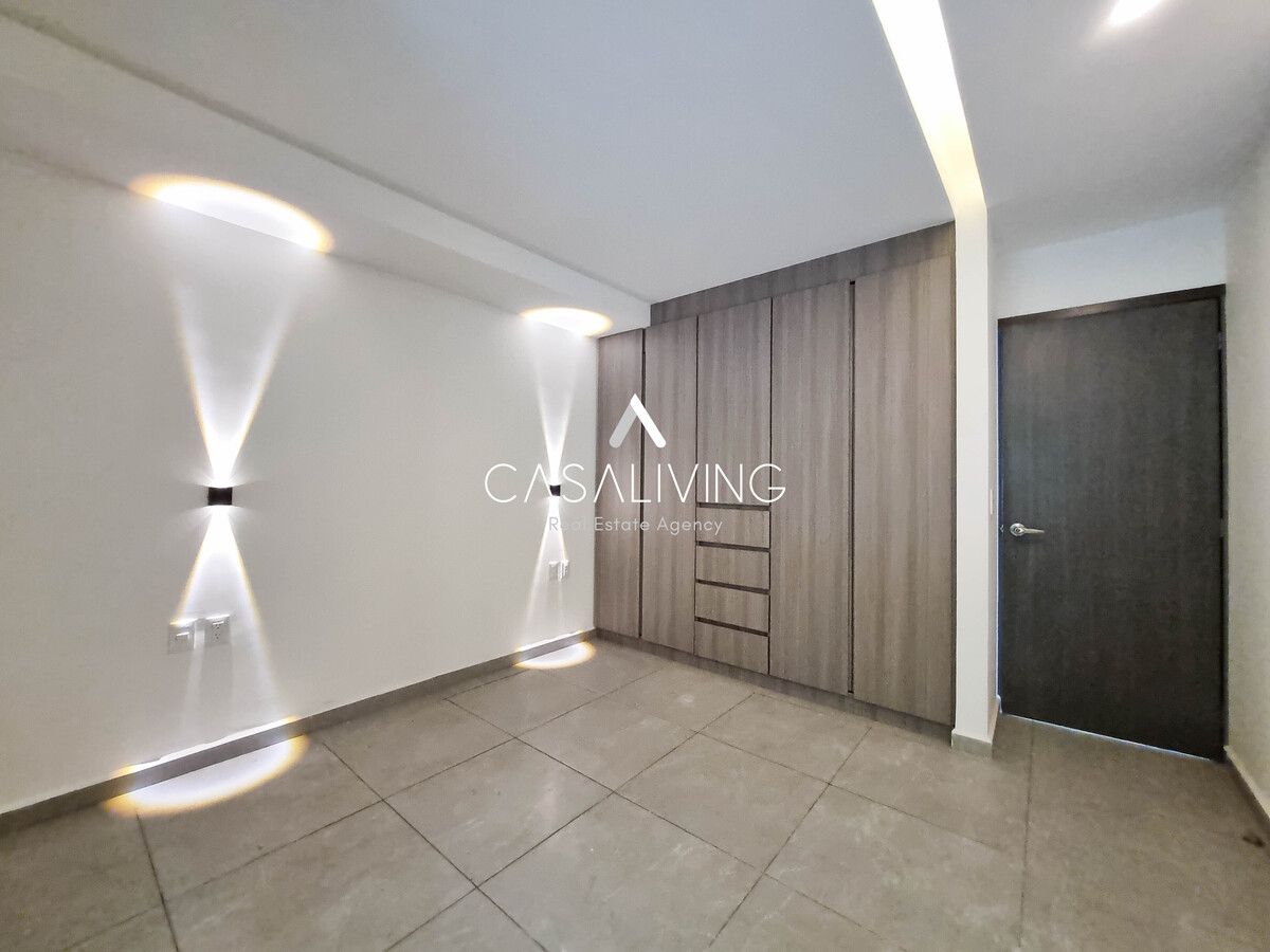 2 of 15: Recámara principal