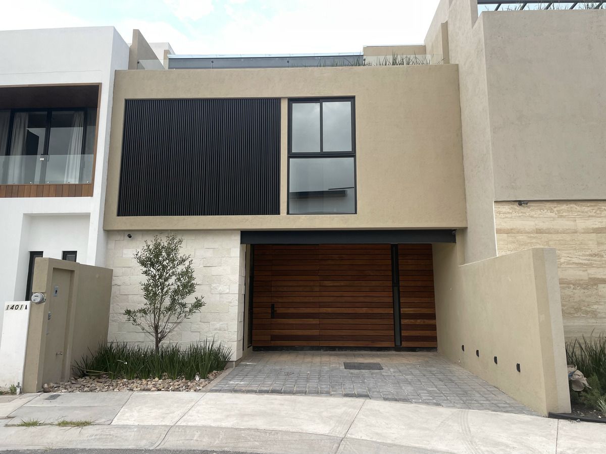 1 of 28: Fachada