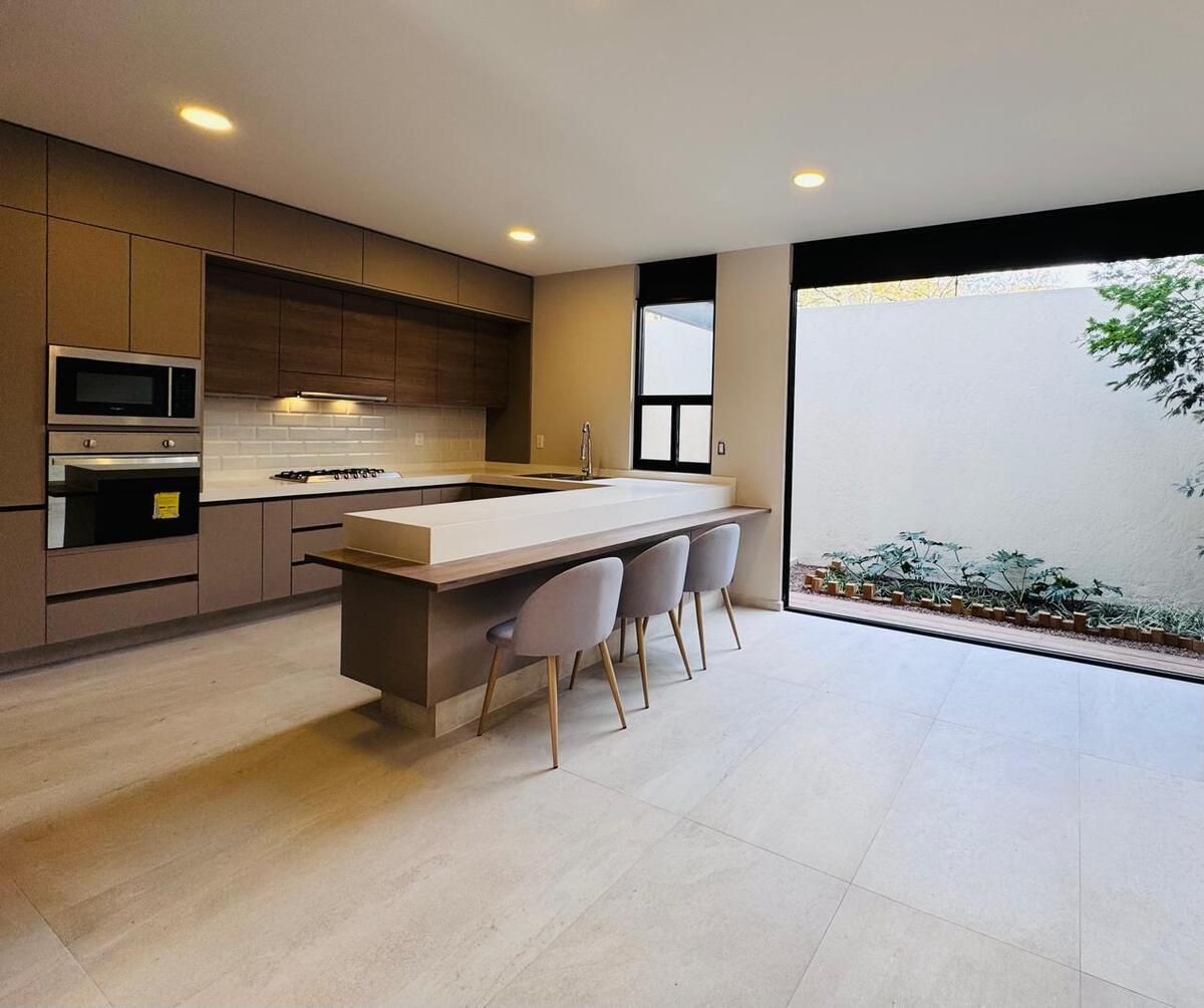 5 of 28: Barra cocina