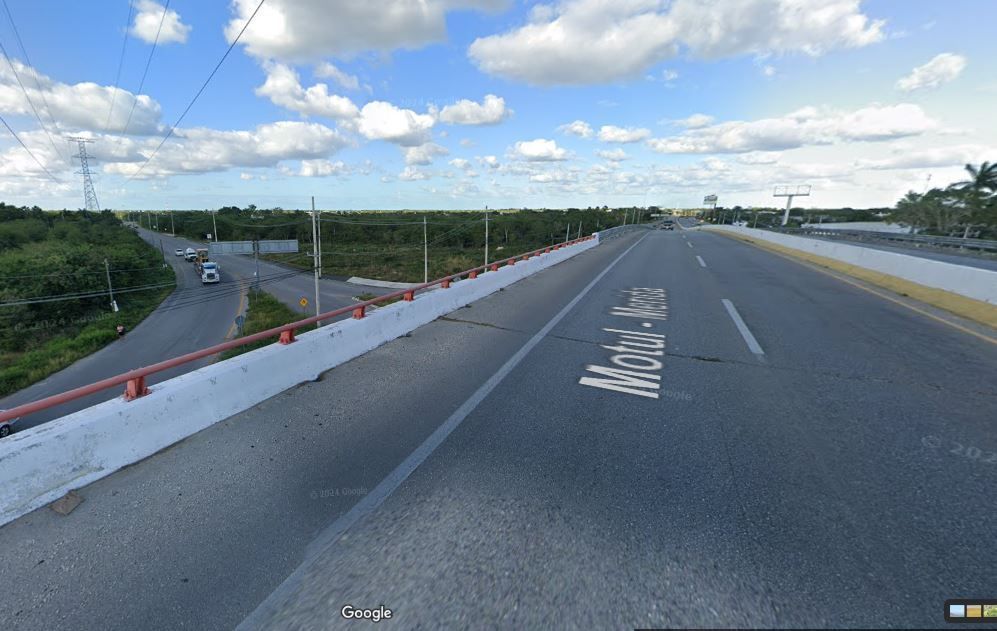 3 de 8: A pocos metros de la carretera Mérida Motul