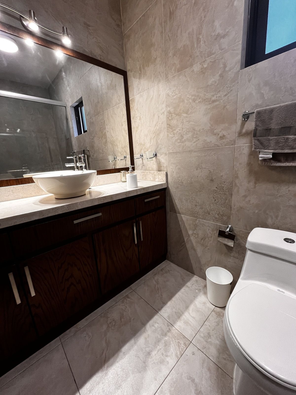 5 de 6: Baño completo en recámara