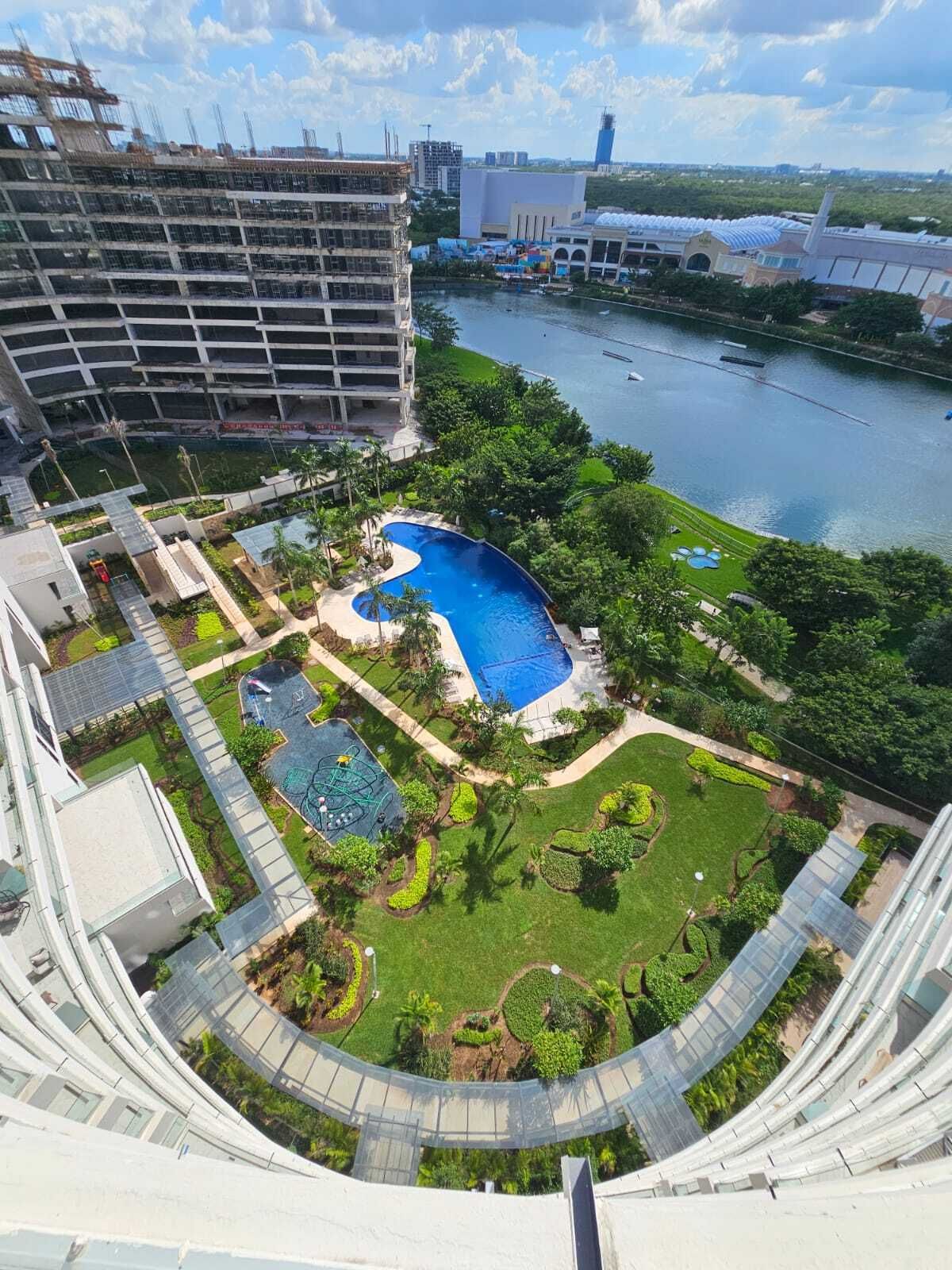 1 de 17: Vista al Lago