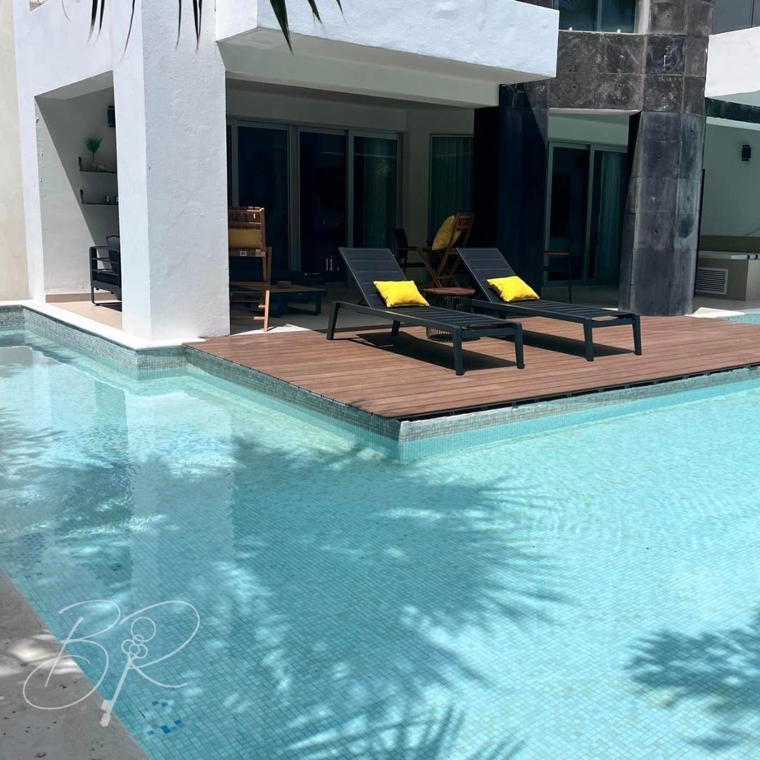 2 of 10: Alberca Privada