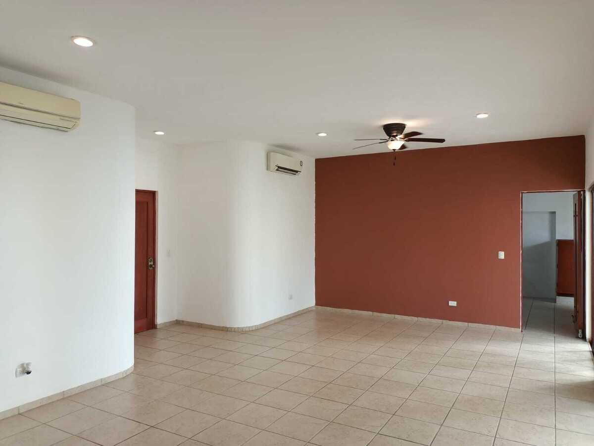 5 of 43: Sala y comedor