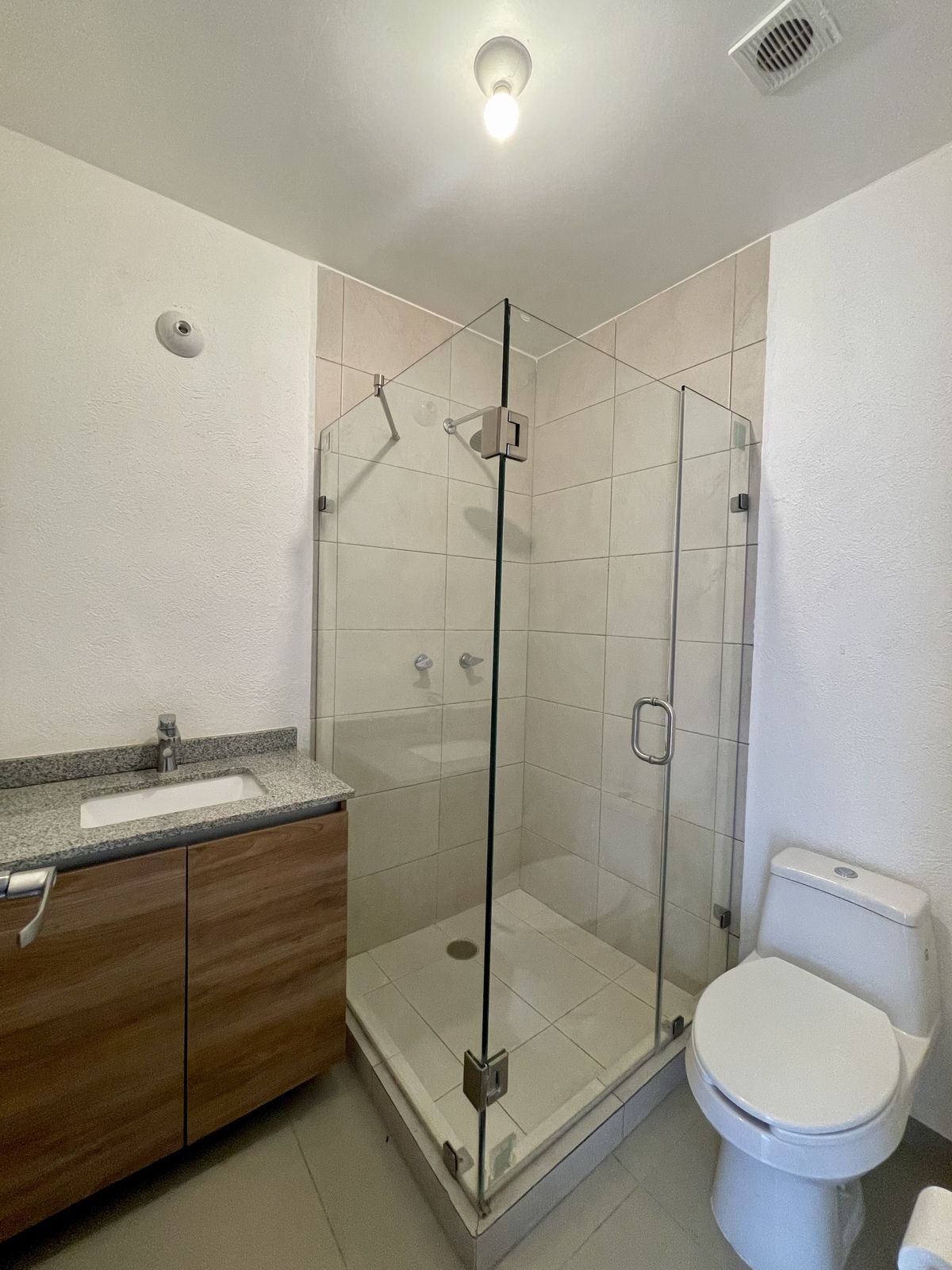 Baño completo de recamara principal