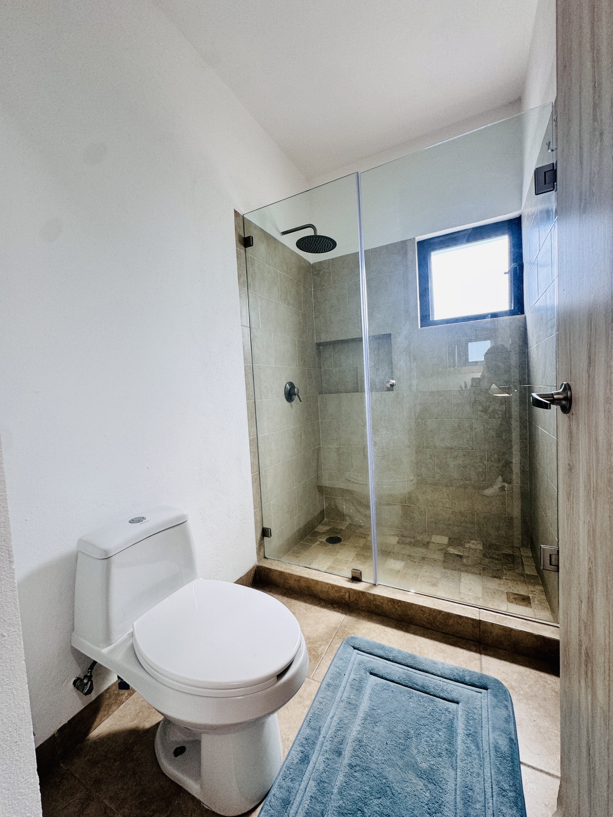 18 de 24: baño completo recamara principal