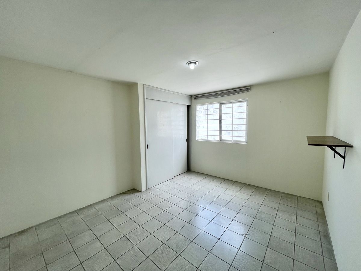 35 of 48: cuarto de servicio en planta alta