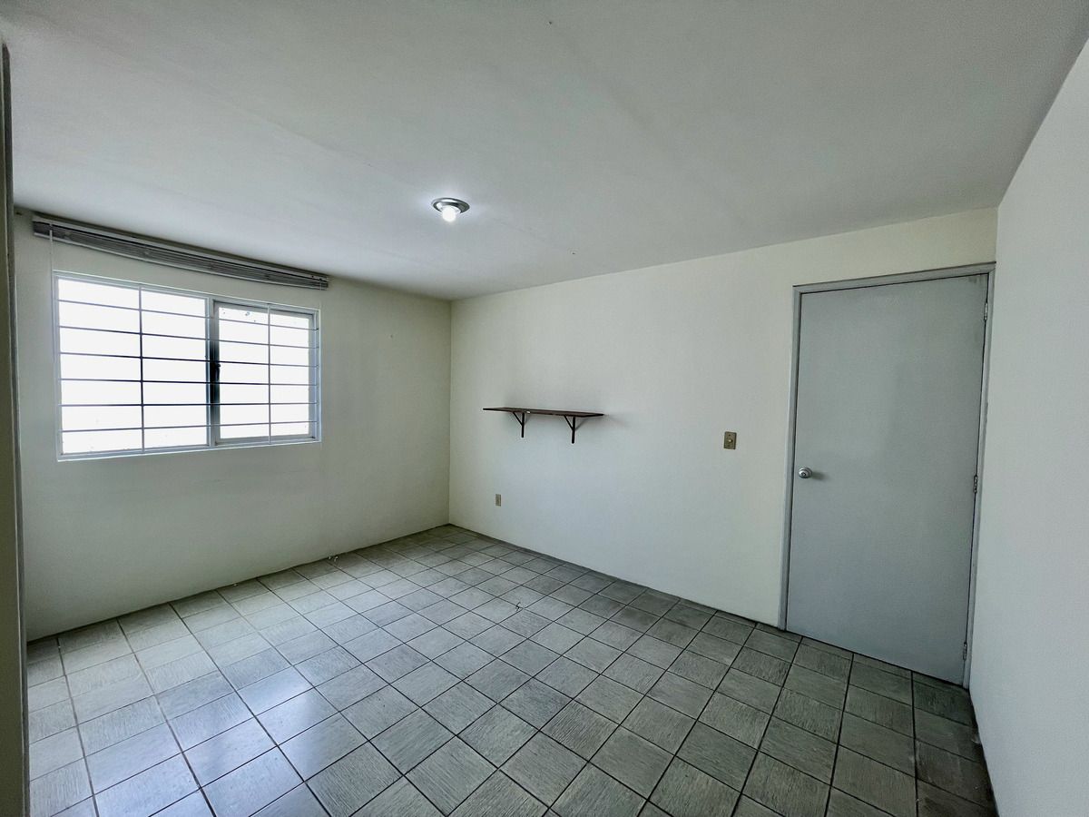 36 of 48: cuarto de servicio en planta alta