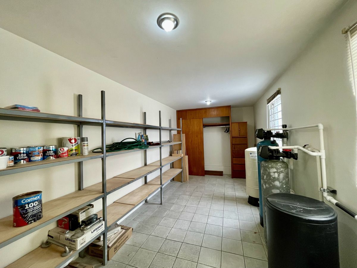 38 of 48: cuarto de servicio en planta alta