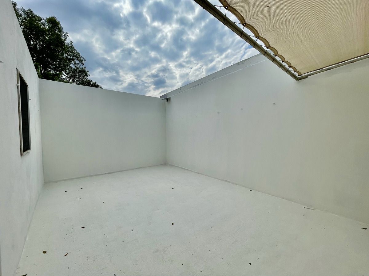 40 of 48: patio de servicio en planta alta