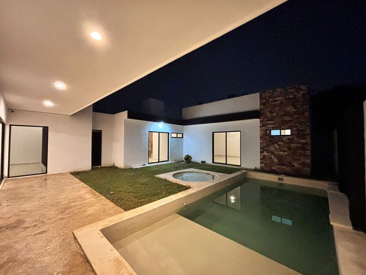 CASA À VENDA MERIDA SAN DIEGO CUTZ CONKAL COM PISCINA, foto 1 de 5