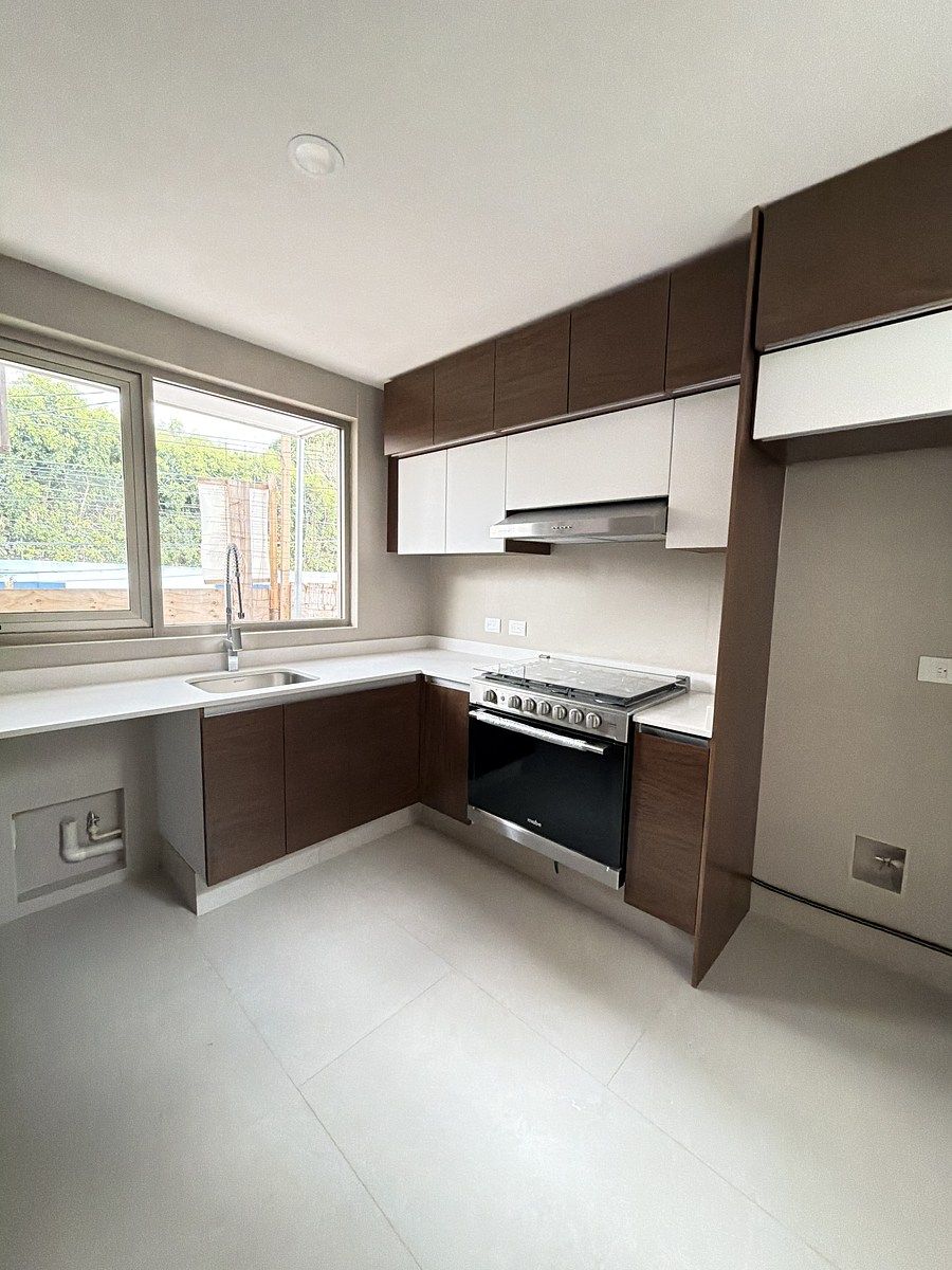 47 de 50: Cocina con vista al exterior