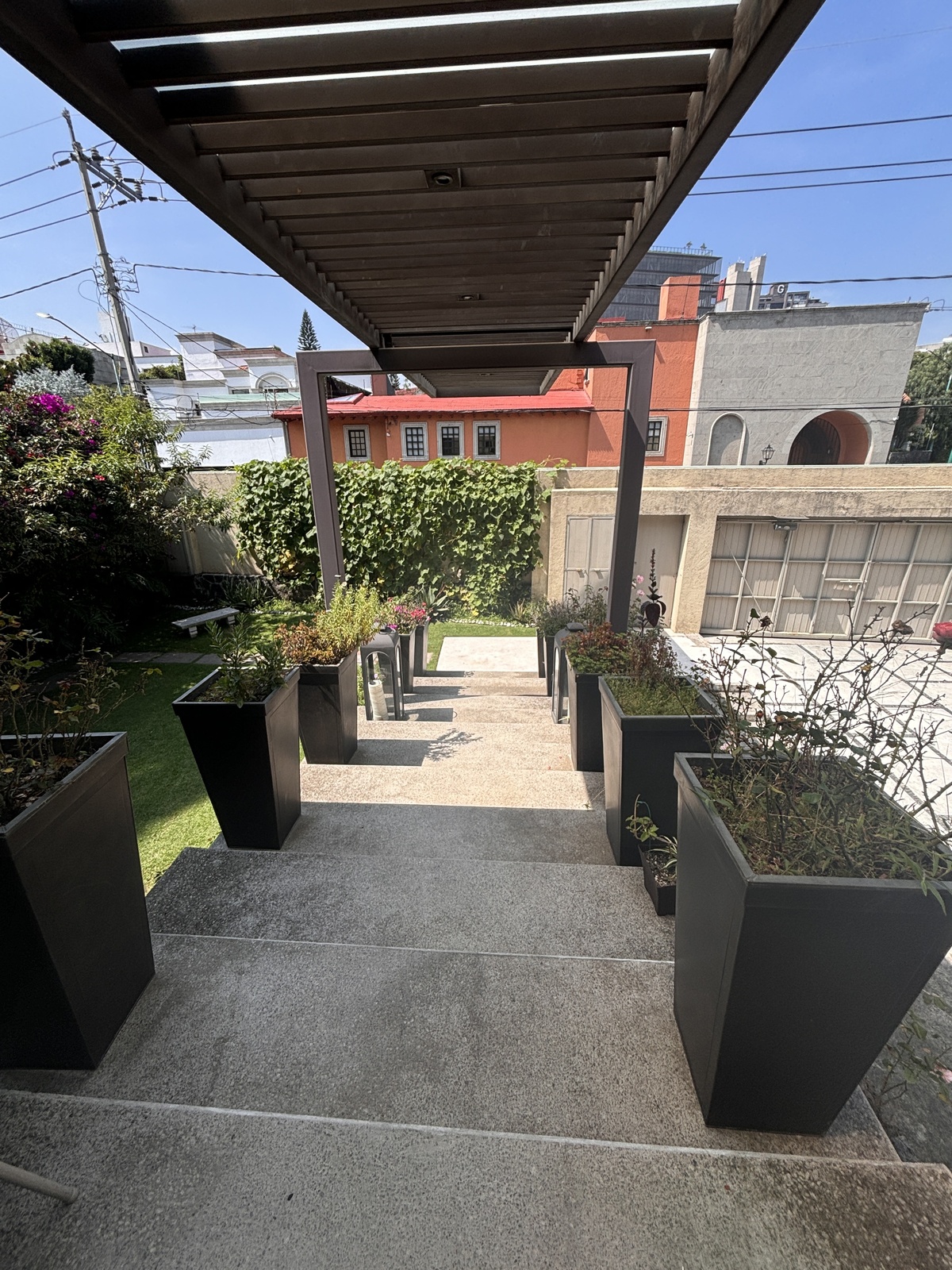 7 of 45: escaleras de entrada