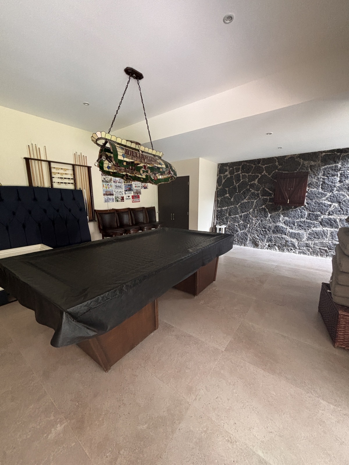 8 of 45: salon de juegos