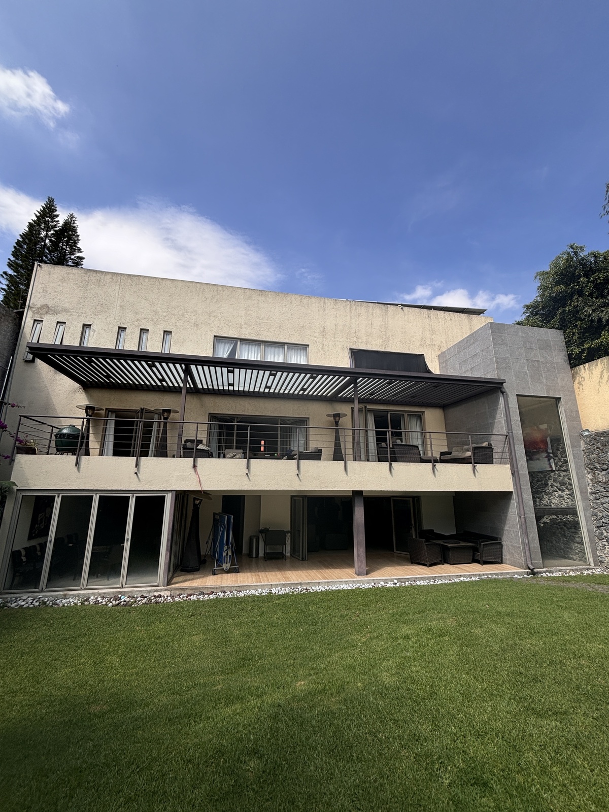 1 of 45: fachada posterior