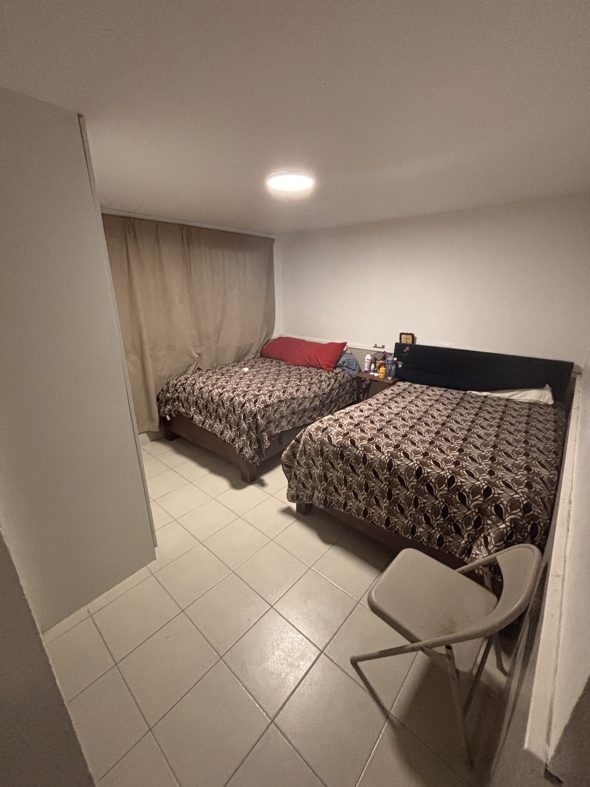 15 of 45: cuarto de servicio