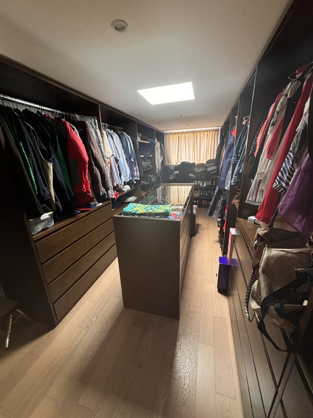 36 of 45: closet-vestidor