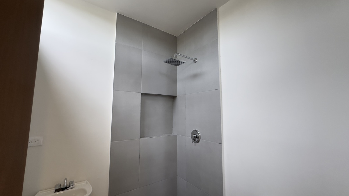 7 de 19: Baño Cuarto de Servicio