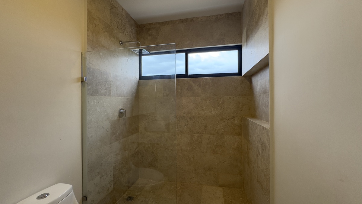12 de 19: Baño Segunda Habitación