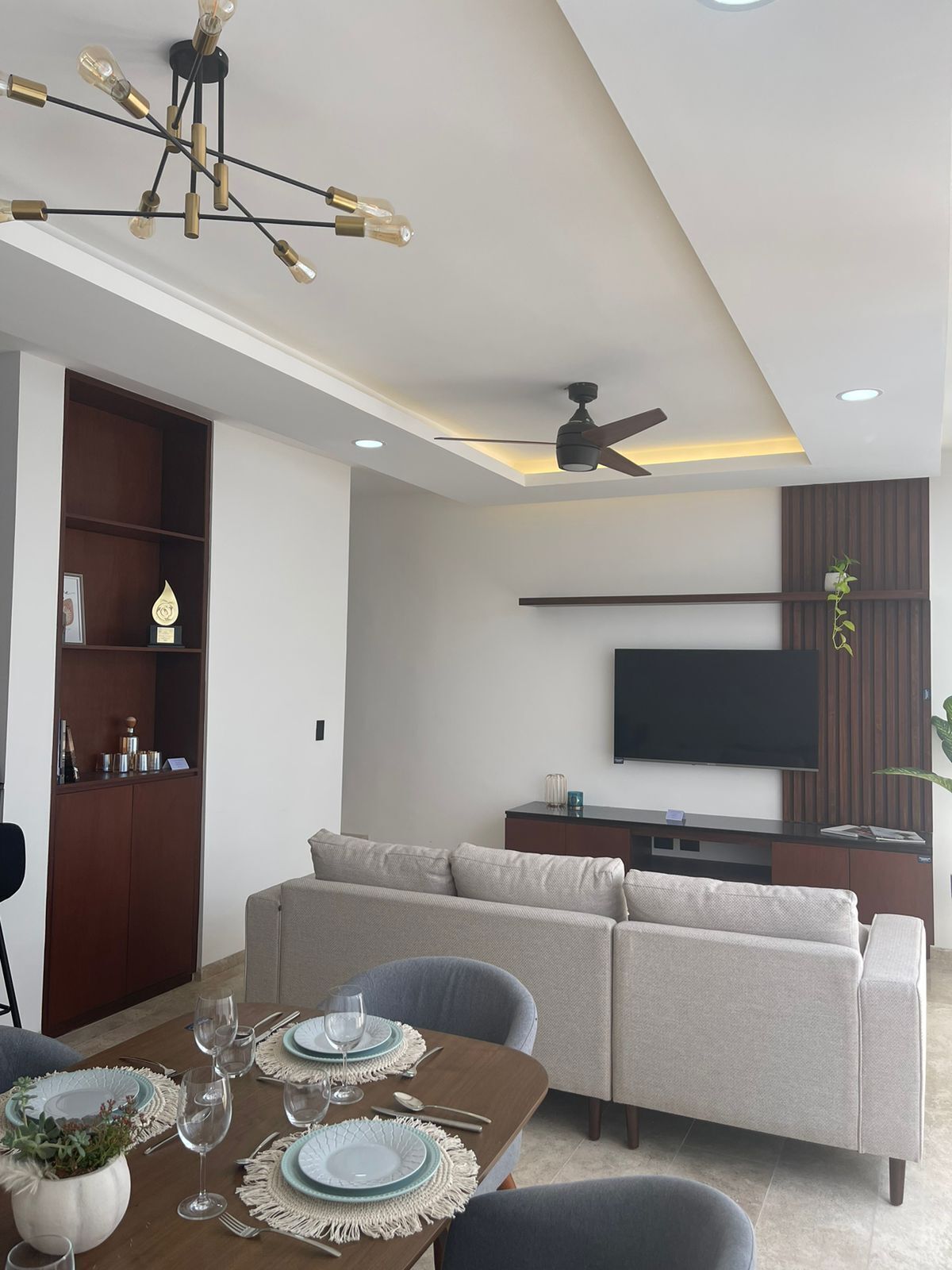 3 of 22: Sala
