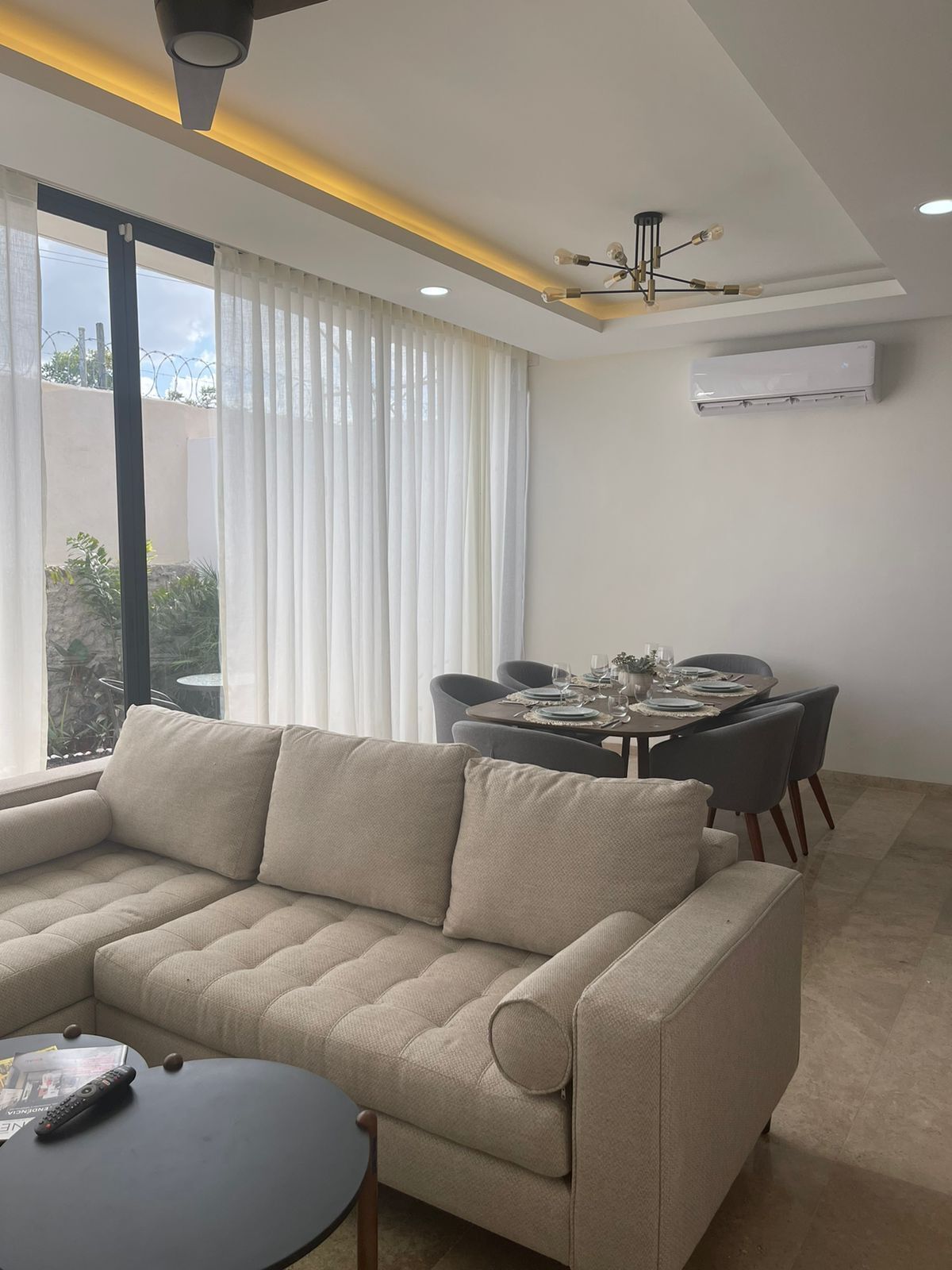 5 of 22: Sala-comedor
