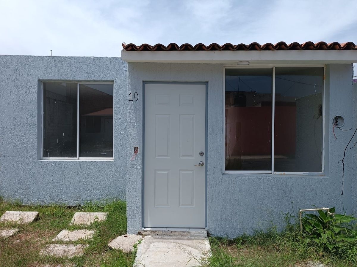 3 of 12: Fachada