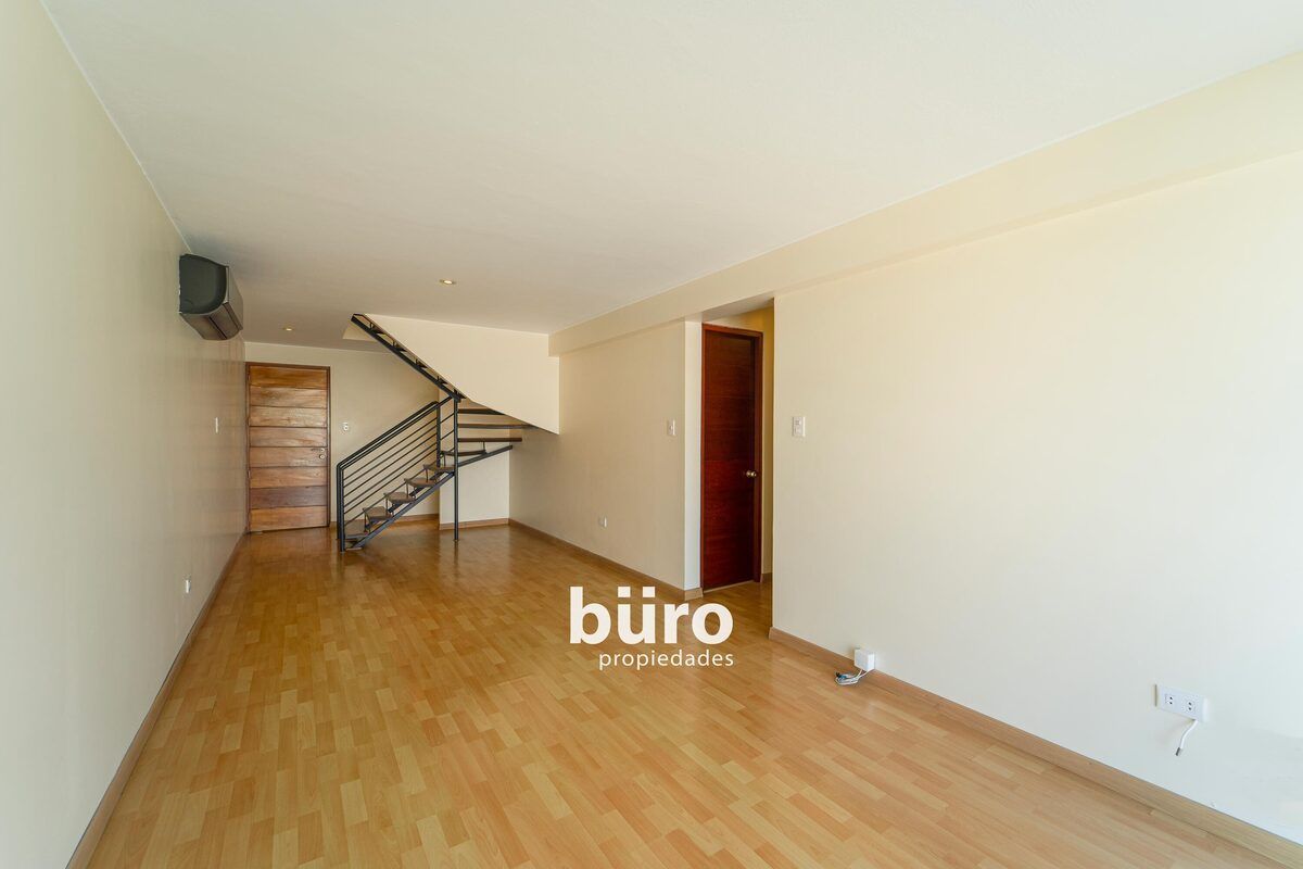 5 de 23: Sala comedor con balcón