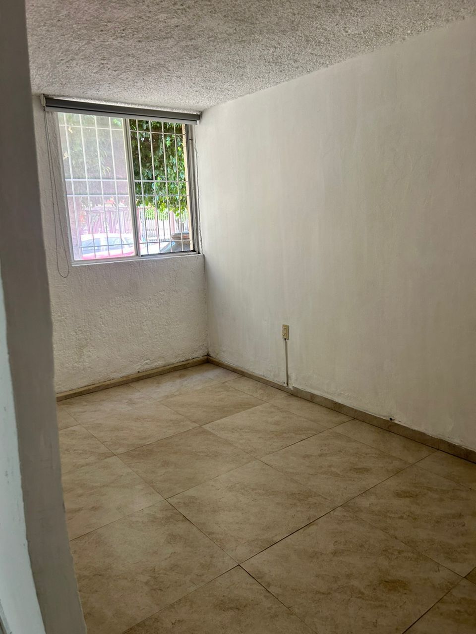 14 de 22: recámara dos con vista a calle