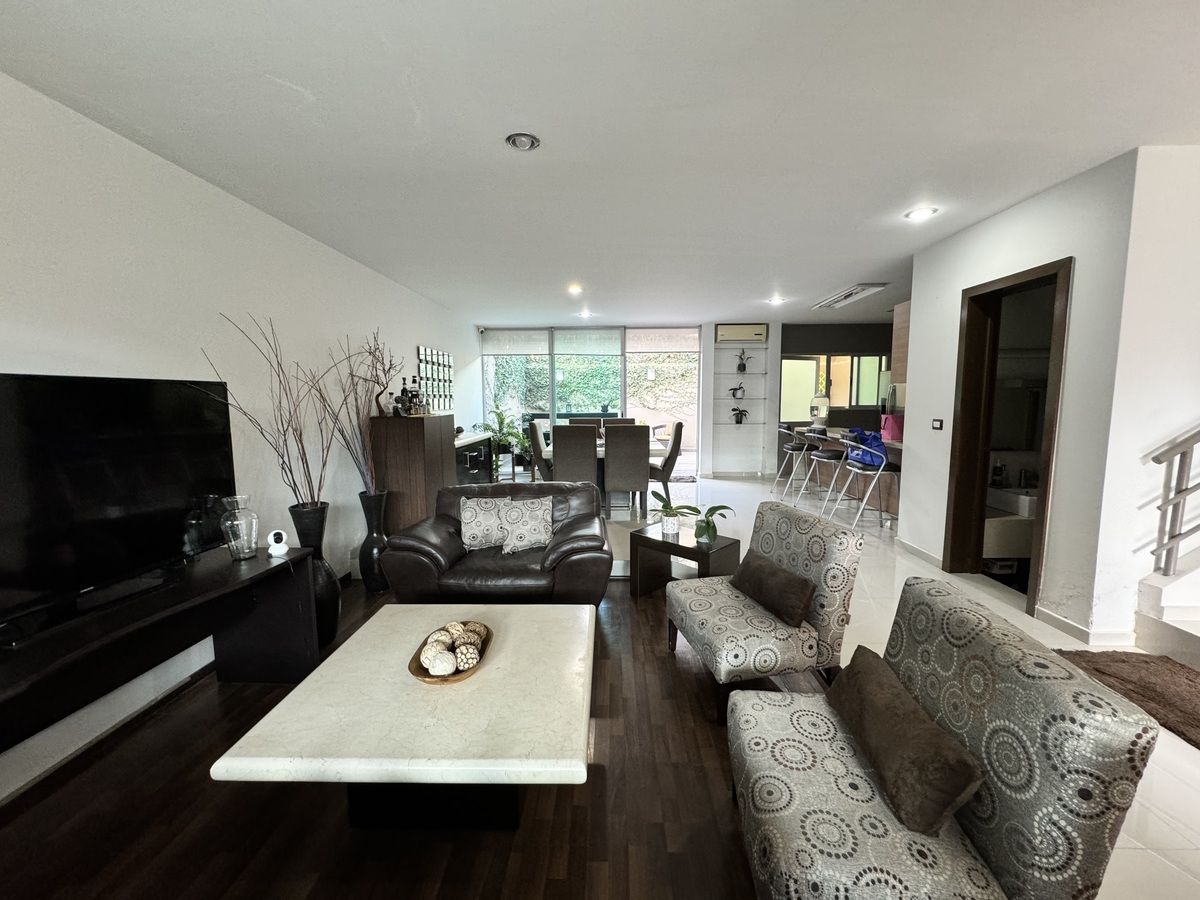 3 de 40: Casa en venta entre Periférico Sur y Bugambilias Zapopan.