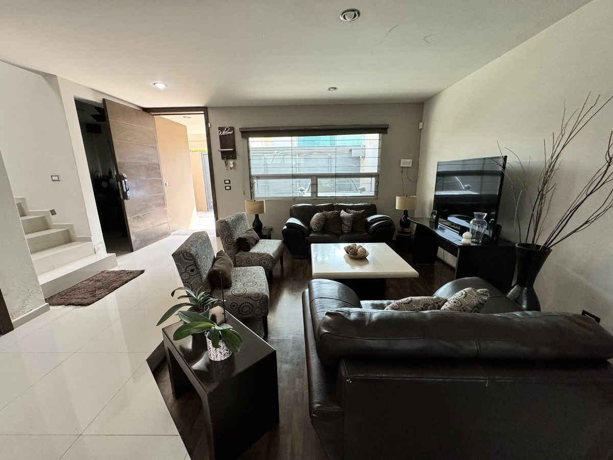 5 de 40: Casa en venta entre Periférico Sur y Bugambilias Zapopan.