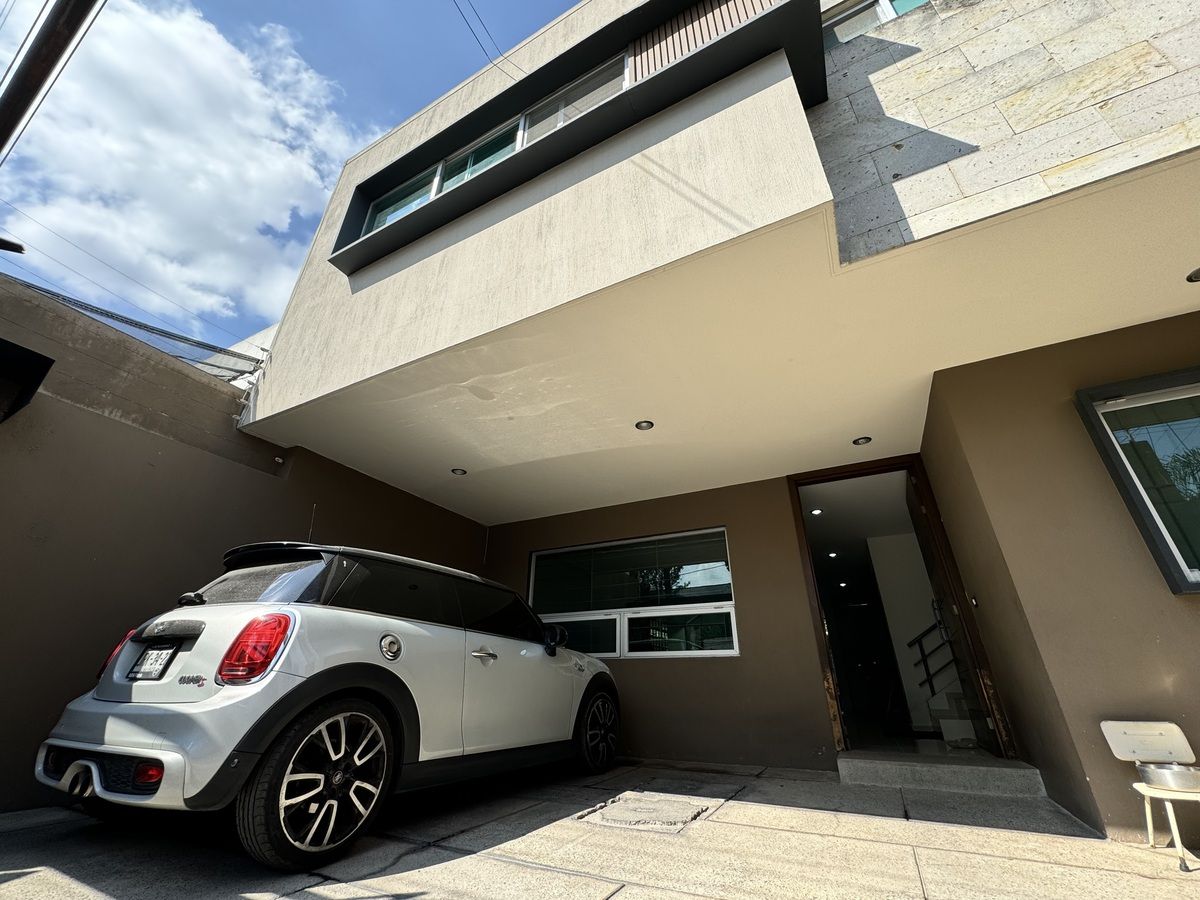 2 de 40: Casa en venta entre Periférico Sur y Bugambilias Zapopan.