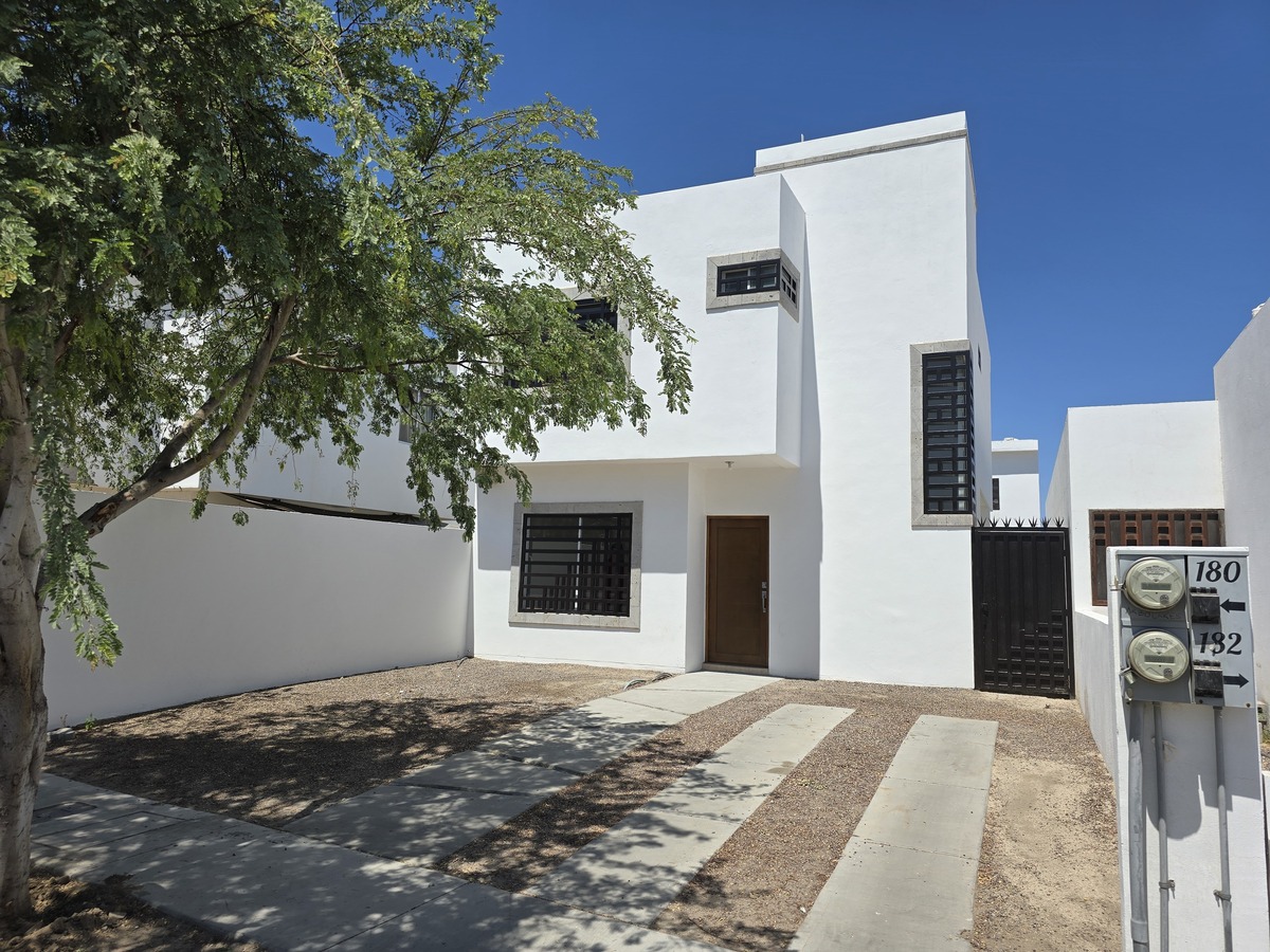 1 of 14: Fachada Frontal
