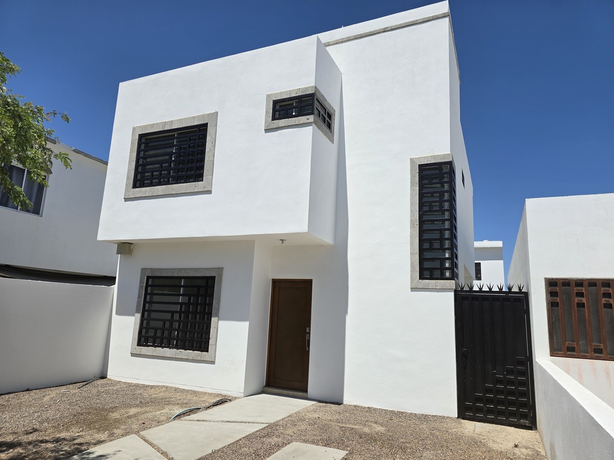 2 of 14: Fachada Frontal