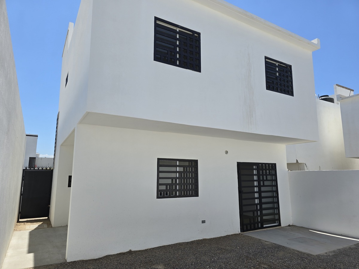4 of 14: Fachada de atrás