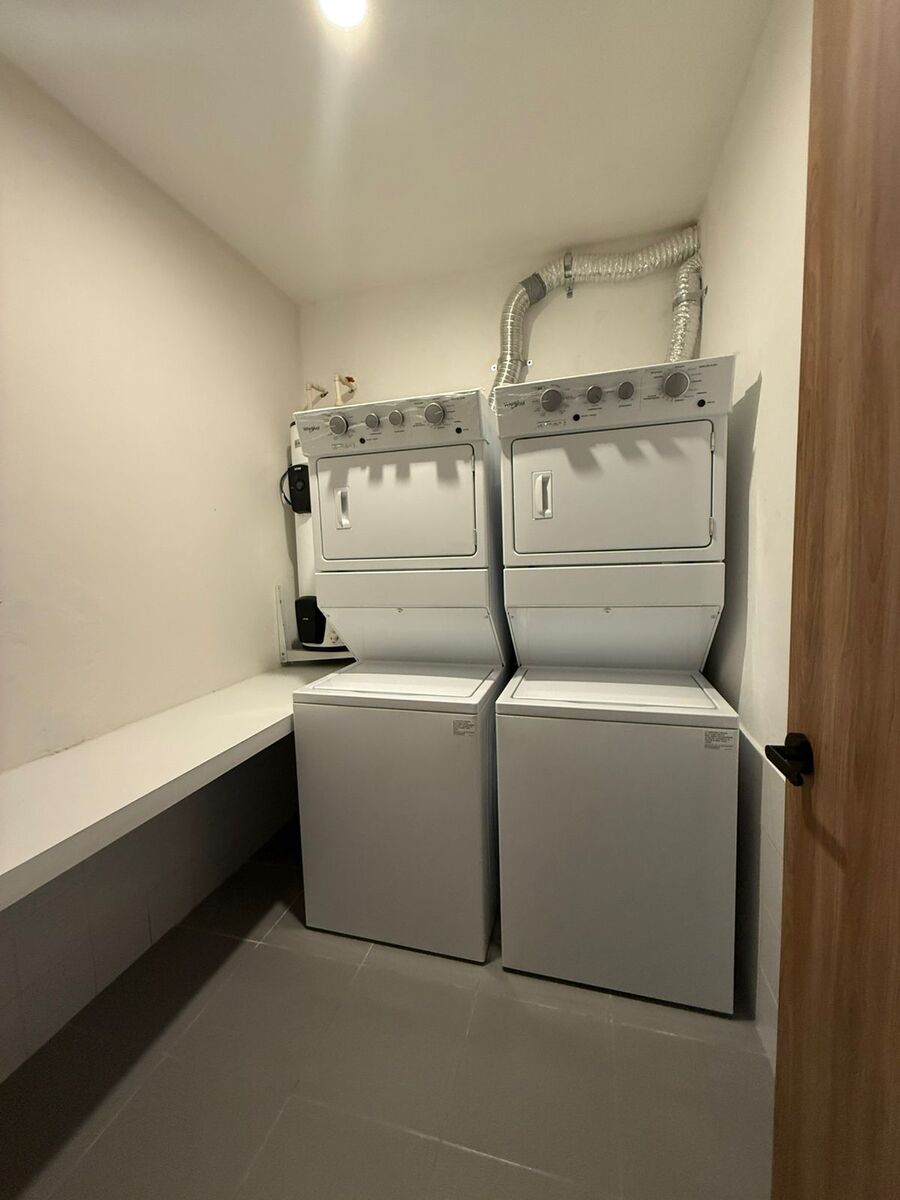 9 of 15: Área de Lavandería