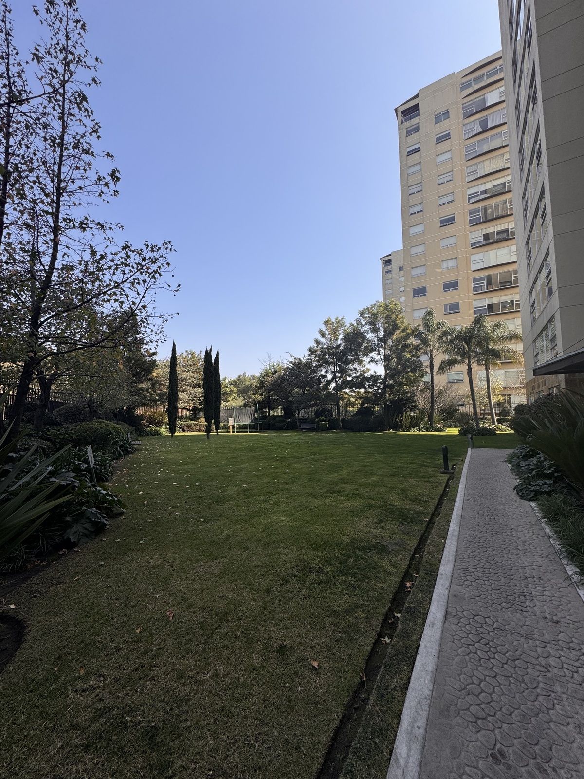 2 of 32: El edificio