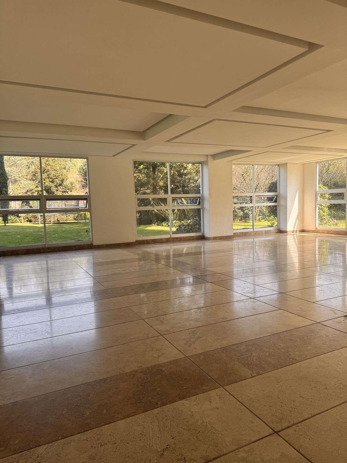 4 of 32: Salón de fiesta