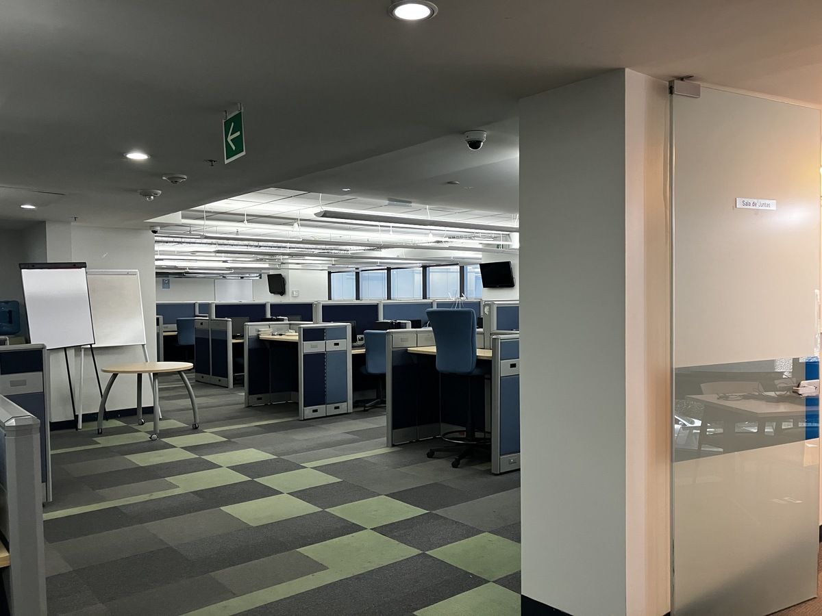 acceso al privado y área de trabajo