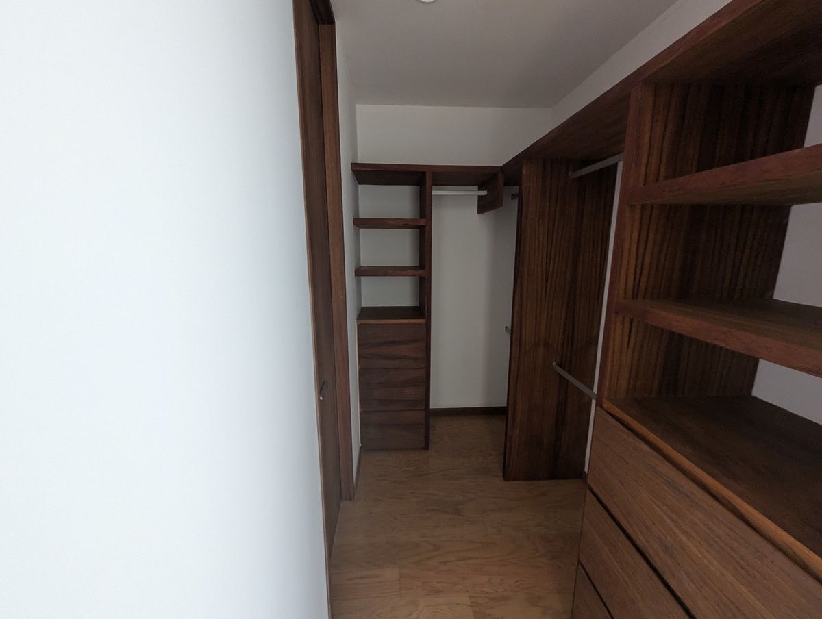 19 of 25: Closets recamaras