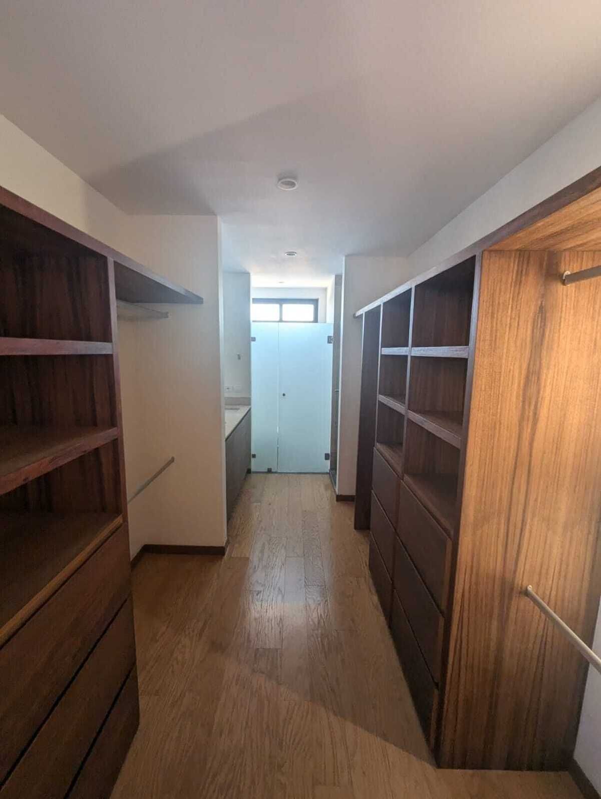 25 of 25: Walking Closet recamara principal