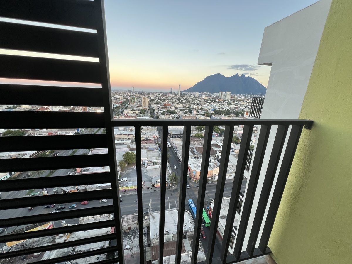 15 de 15: Balcón con vista al cerro de la silla