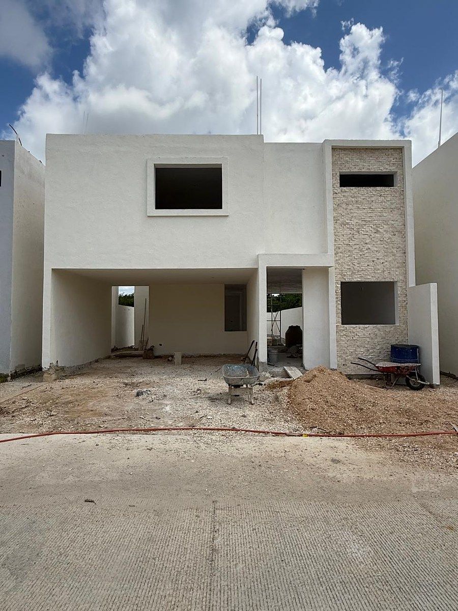 Sale House in Morera Cholul Private with panels, photo 1 of 6