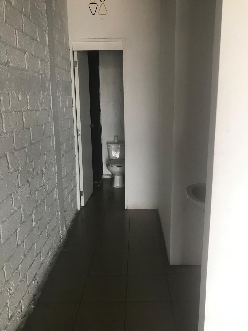 RENTA LOCAL EN PLAZA COMERCIAL.